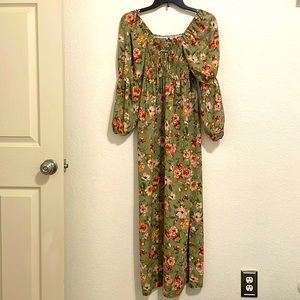 Beautiful & Modest Maxi Dress !!MAKE AN OFFER!!